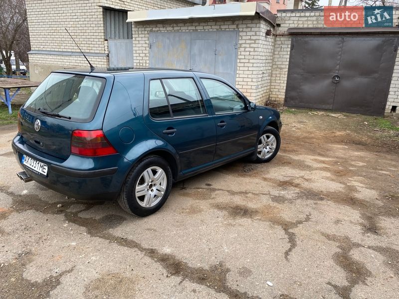 Хэтчбек Volkswagen Golf 2002 в Харькове