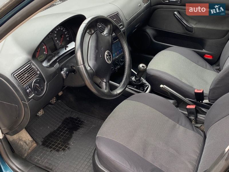 Хэтчбек Volkswagen Golf 2002 в Харькове