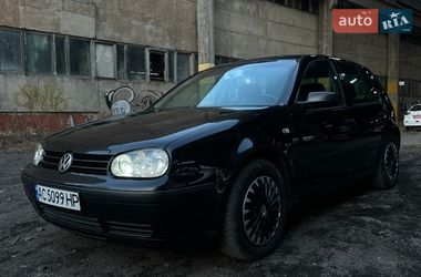 Хэтчбек Volkswagen Golf 2003 в Луцке