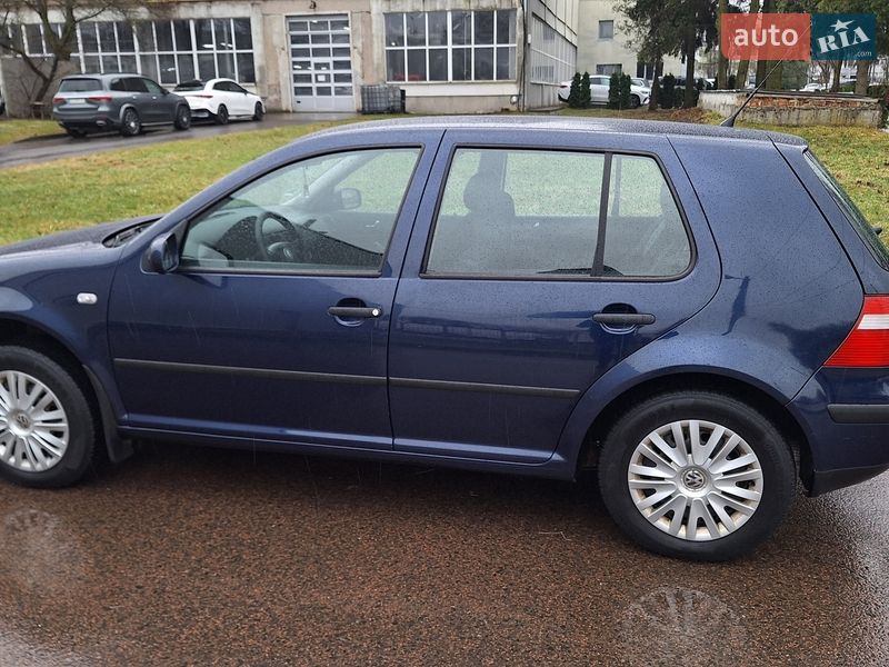 Хэтчбек Volkswagen Golf 2003 в Львове