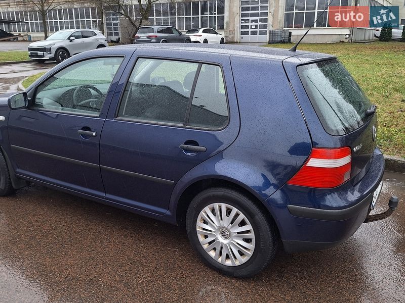 Хэтчбек Volkswagen Golf 2003 в Львове