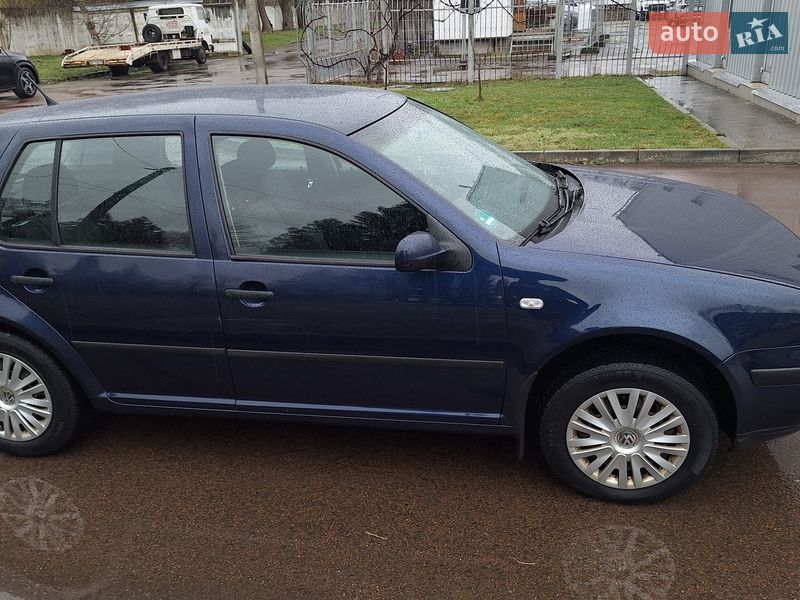 Хэтчбек Volkswagen Golf 2003 в Львове
