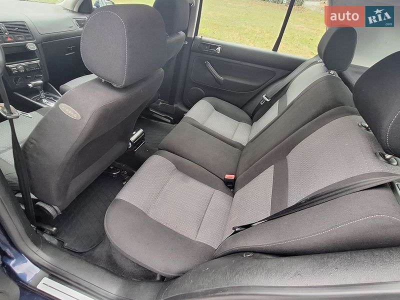 Хэтчбек Volkswagen Golf 2003 в Львове