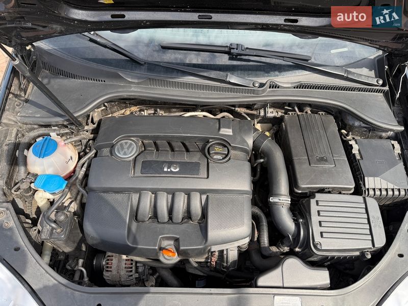 Хэтчбек Volkswagen Golf 2004 в Чернигове