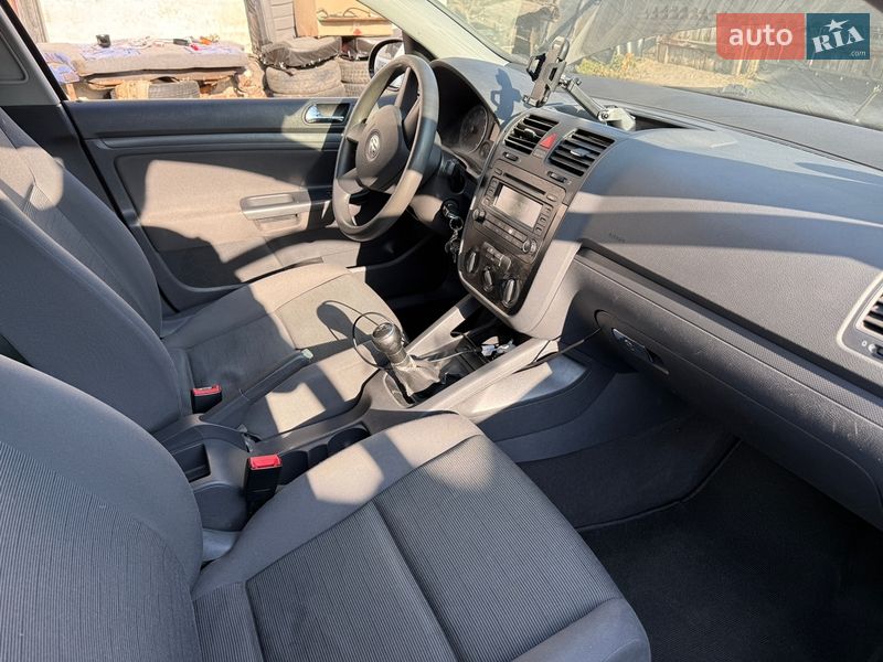 Хэтчбек Volkswagen Golf 2004 в Чернигове