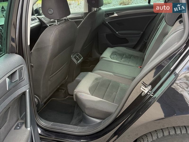 Универсал Volkswagen Golf 2017 в Звягеле