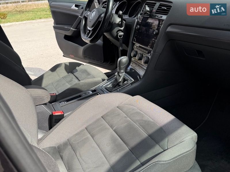 Универсал Volkswagen Golf 2017 в Звягеле