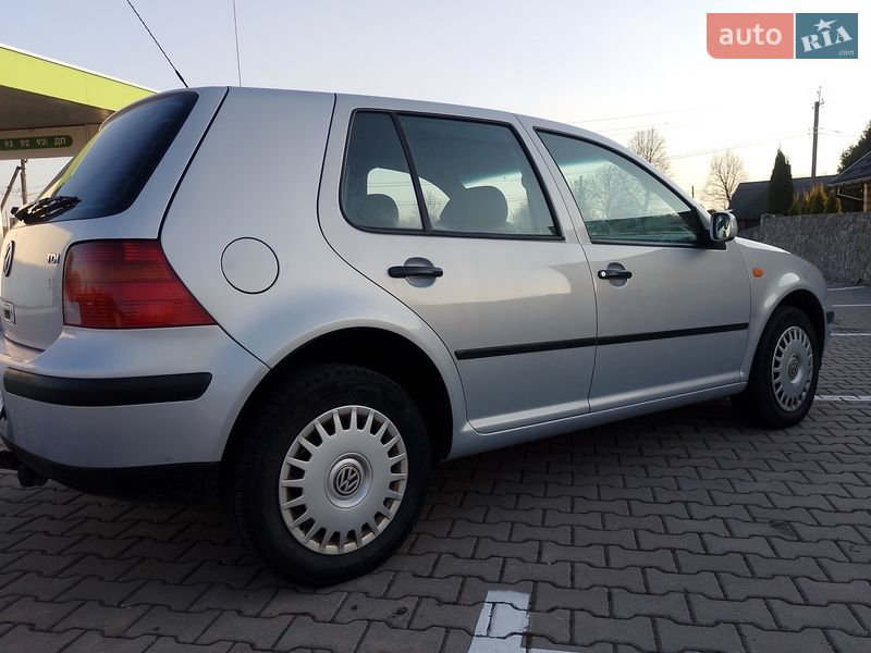 Хэтчбек Volkswagen Golf 1998 в Иванове