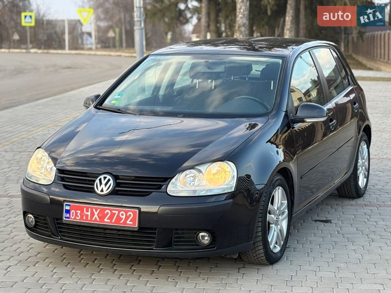 Хэтчбек Volkswagen Golf 2005 в Староконстантинове