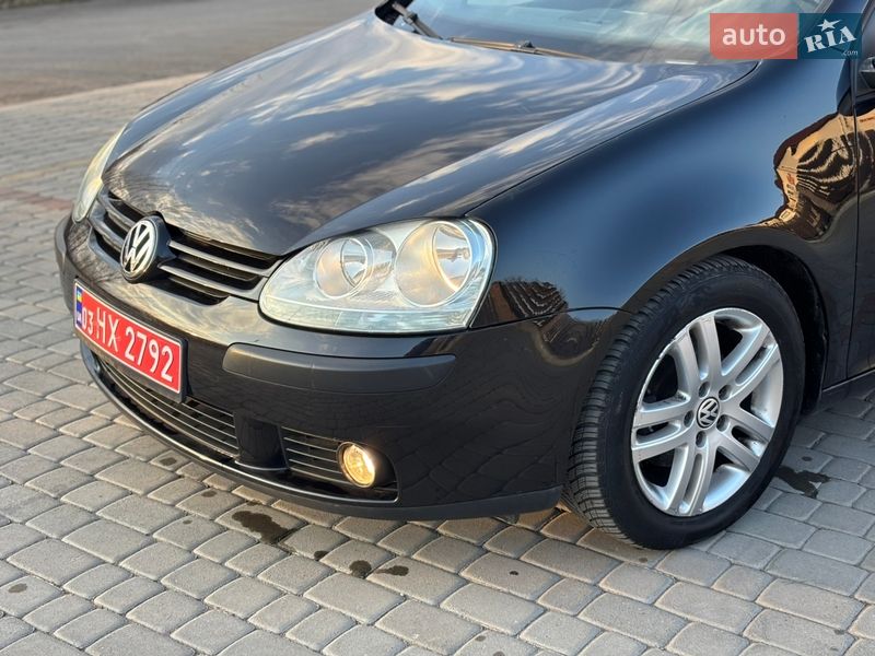 Хэтчбек Volkswagen Golf 2005 в Староконстантинове