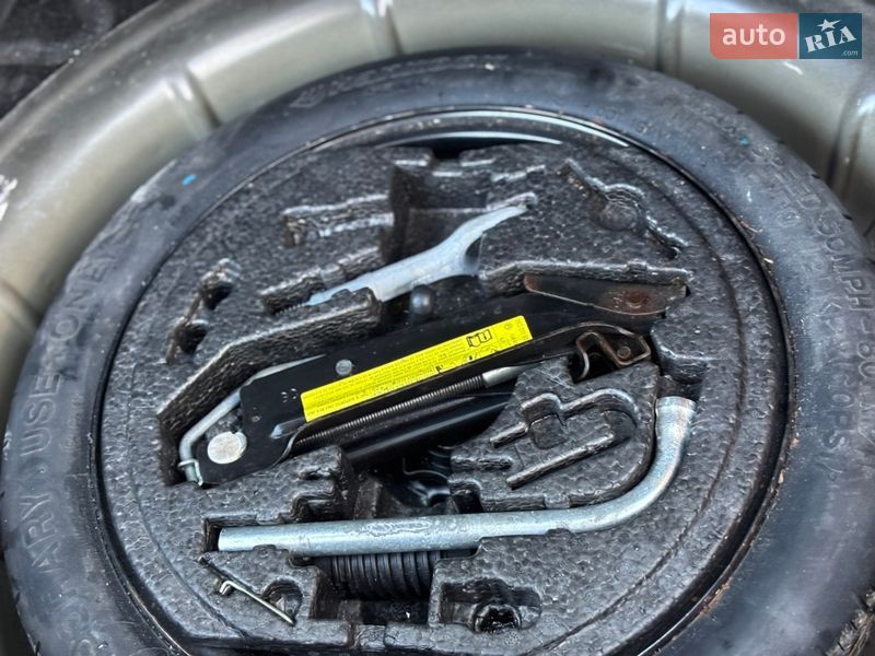 Хэтчбек Volkswagen Golf 2005 в Староконстантинове