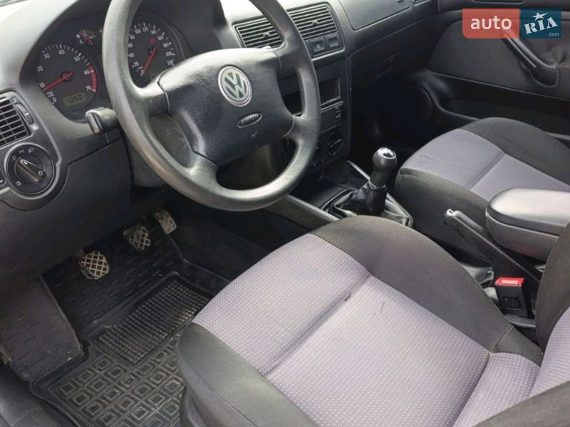 Хэтчбек Volkswagen Golf 2002 в Чорткове