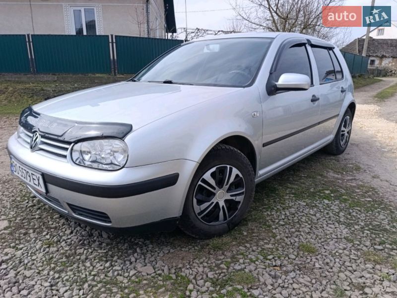 Хэтчбек Volkswagen Golf 2002 в Чорткове