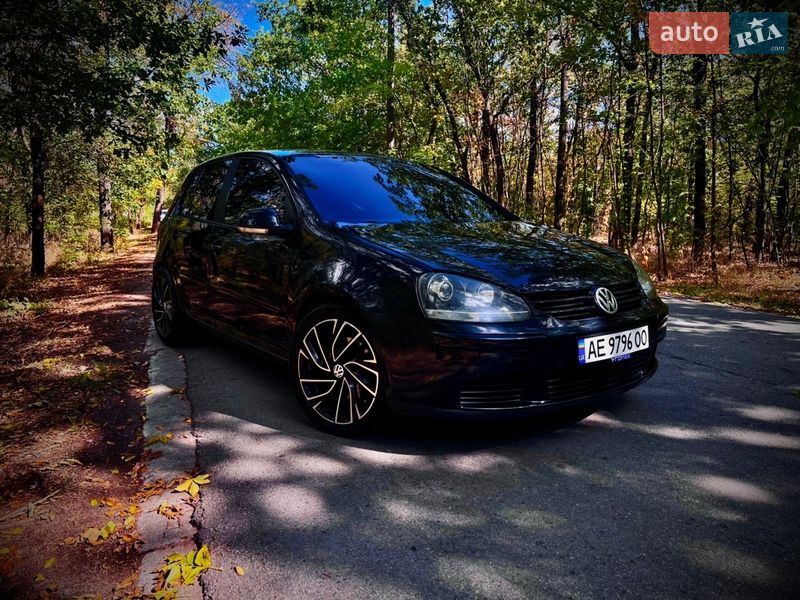 Хэтчбек Volkswagen Golf 2005 в Запорожье