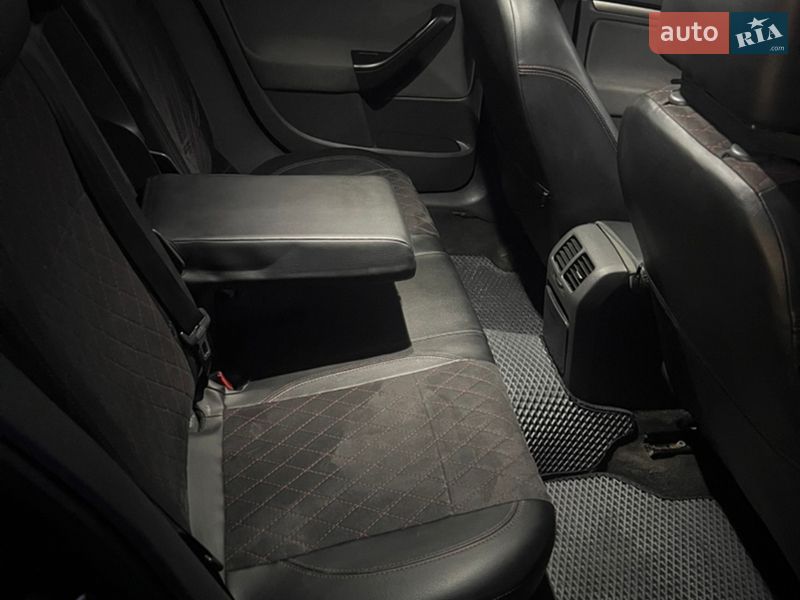 Хэтчбек Volkswagen Golf 2005 в Запорожье