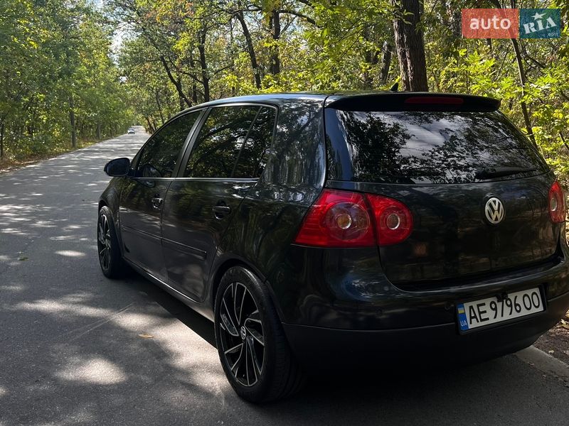 Хэтчбек Volkswagen Golf 2005 в Запорожье
