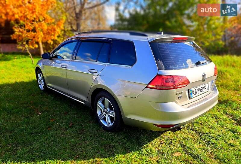 Универсал Volkswagen Golf 2015 в Киеве