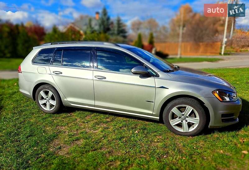 Универсал Volkswagen Golf 2015 в Киеве