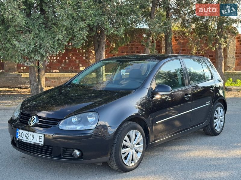 Хэтчбек Volkswagen Golf 2008 в Ужгороде