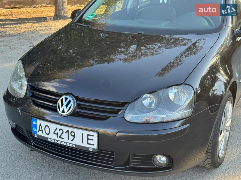 Хэтчбек Volkswagen Golf 2008 в Ужгороде