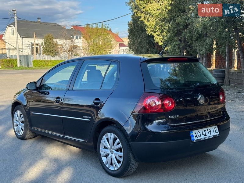 Хэтчбек Volkswagen Golf 2008 в Ужгороде