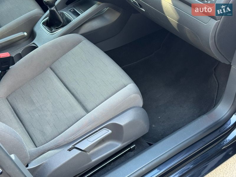 Хэтчбек Volkswagen Golf 2008 в Ужгороде