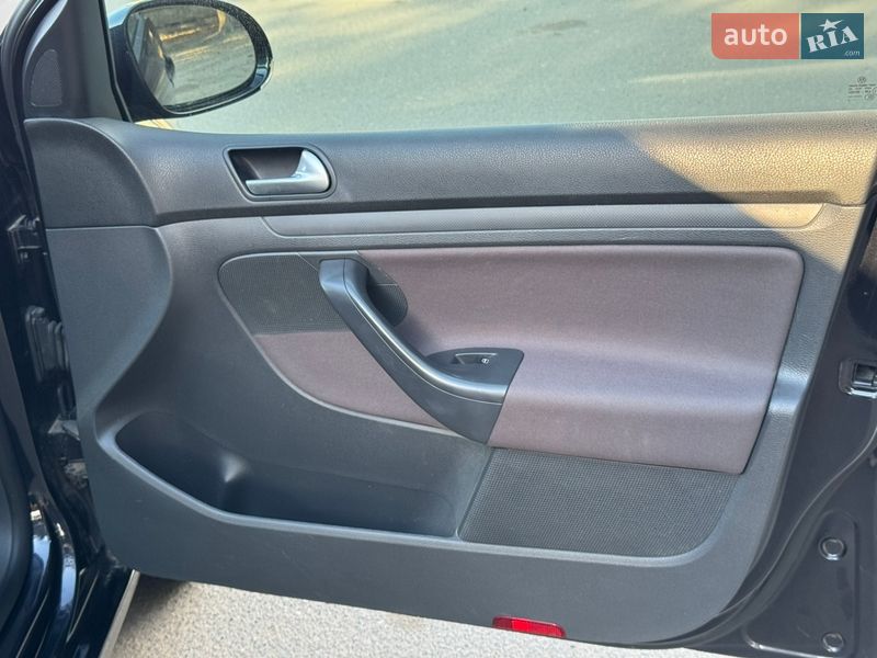 Хэтчбек Volkswagen Golf 2008 в Ужгороде