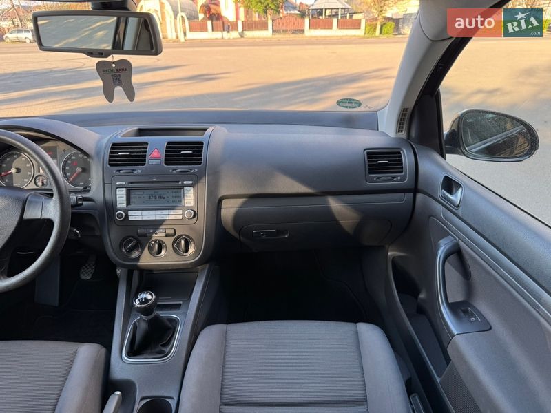 Хэтчбек Volkswagen Golf 2008 в Ужгороде