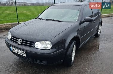 Хэтчбек Volkswagen Golf 2003 в Сумах