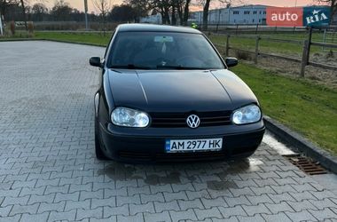 Хетчбек Volkswagen Golf 2000 в Березному