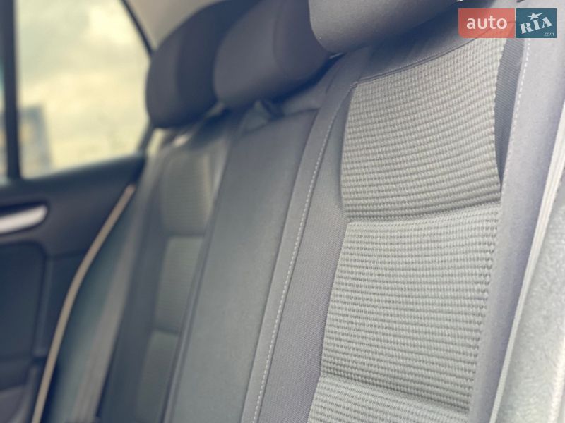 Хэтчбек Volkswagen Golf 2010 в Староконстантинове