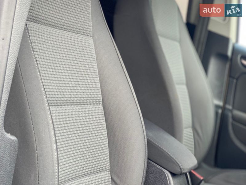 Хэтчбек Volkswagen Golf 2010 в Староконстантинове