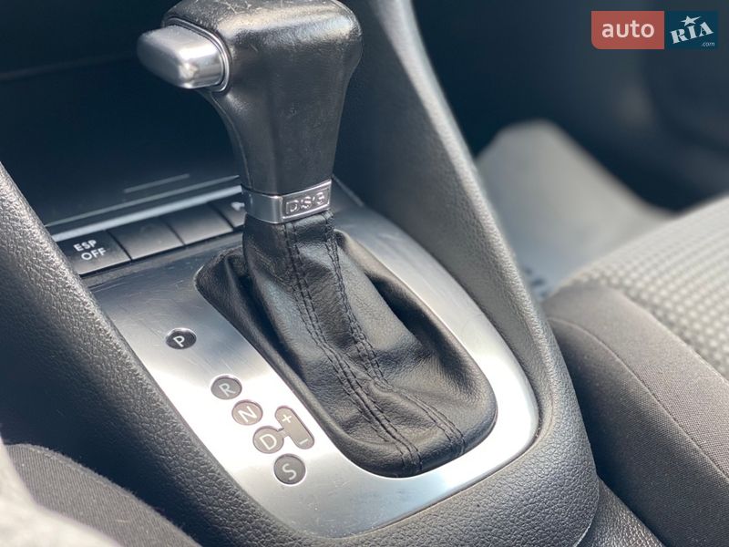 Хэтчбек Volkswagen Golf 2010 в Староконстантинове