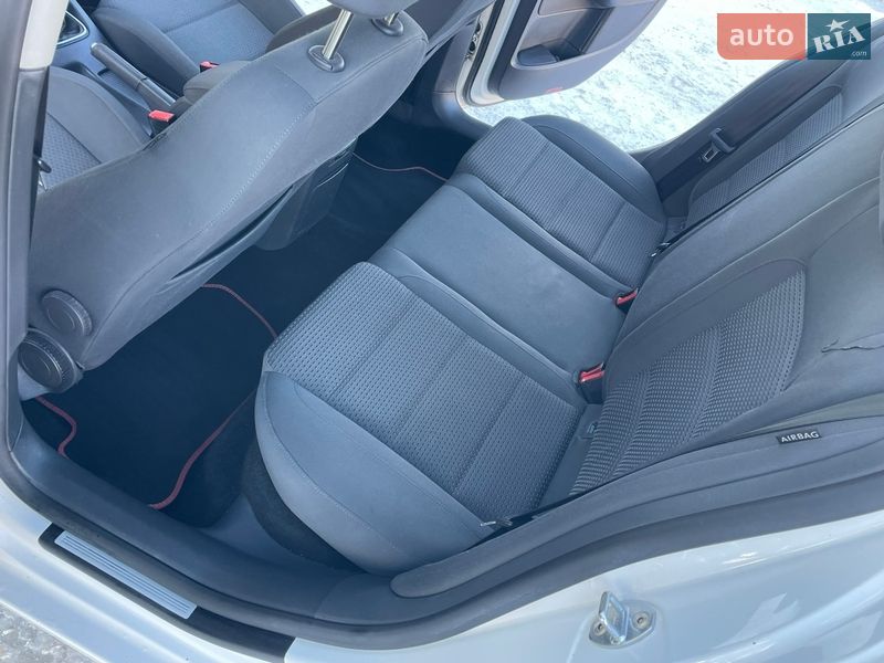 Хэтчбек Volkswagen Golf 2009 в Житомире