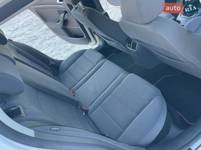 Хэтчбек Volkswagen Golf 2009 в Житомире