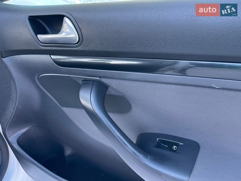 Хэтчбек Volkswagen Golf 2009 в Житомире