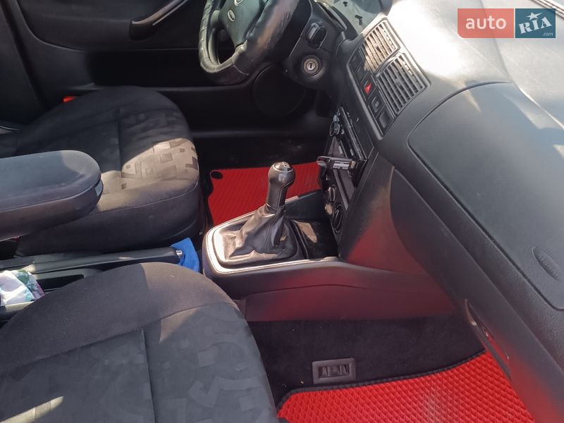 Хэтчбек Volkswagen Golf 1998 в Ровно фото 2 Хэтчбек Volkswagen Golf 1998 в Ровно