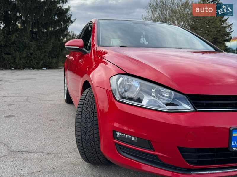 Хэтчбек Volkswagen Golf 2017 в Кропивницком