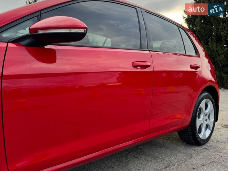 Хэтчбек Volkswagen Golf 2017 в Кропивницком
