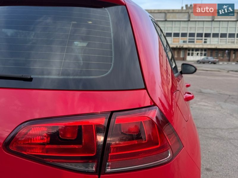 Хэтчбек Volkswagen Golf 2017 в Кропивницком