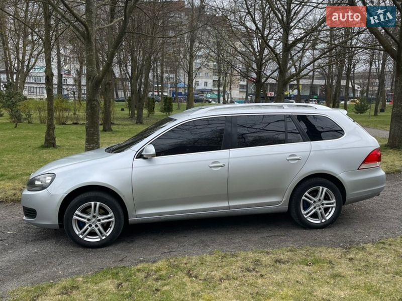 Универсал Volkswagen Golf 2010 в Хмельницком