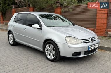 Хэтчбек Volkswagen Golf 2005 в Львове