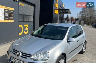 Хэтчбек Volkswagen Golf 2004 в Каменке-Бугской