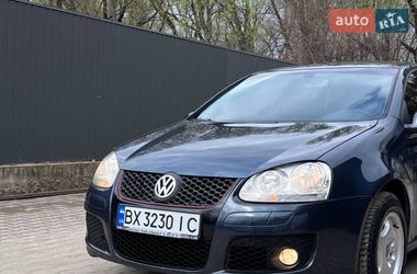 Хетчбек Volkswagen Golf 2004 в Чернівцях