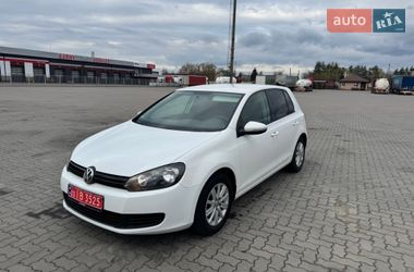 Хетчбек Volkswagen Golf 2010 в Сарнах