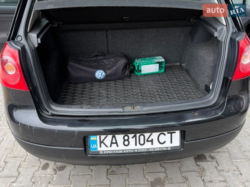 Хэтчбек Volkswagen Golf 2009 в Киеве