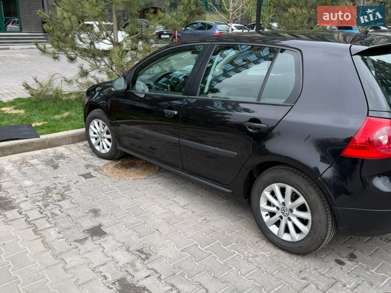 Хэтчбек Volkswagen Golf 2009 в Киеве