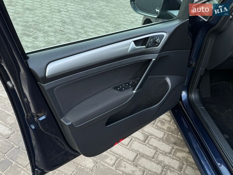 Универсал Volkswagen Golf 2015 в Киеве