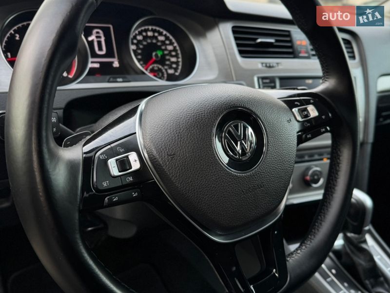 Универсал Volkswagen Golf 2015 в Киеве