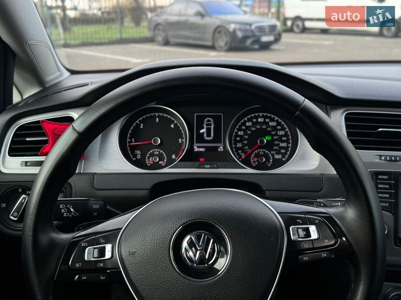 Универсал Volkswagen Golf 2015 в Киеве